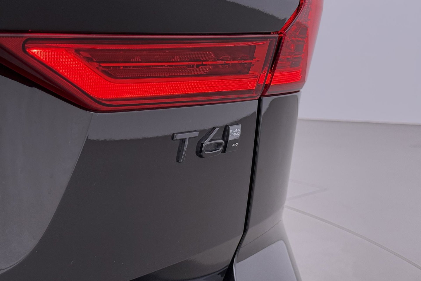 Volvo XC60 T6 Plug-in hybrid Ultra Black Edition | Luchtvering | Bowers&Wilkins | Massage | Head-Up | 360° Camera