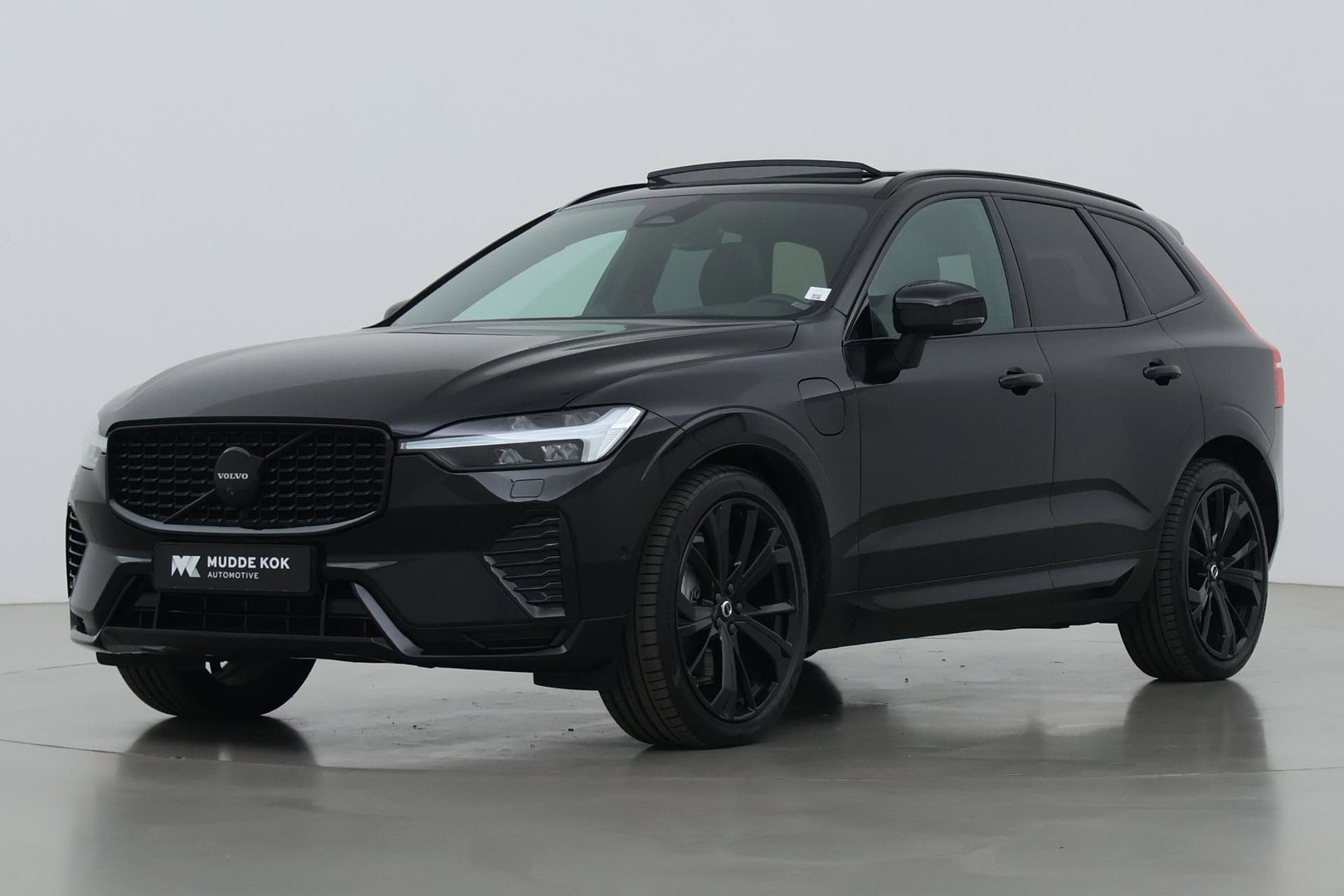 Volvo XC60 T6 Plug-in hybrid Ultra Black Edition | Luchtvering | Bowers&Wilkins | Massage | Head-Up | 360° Camera
