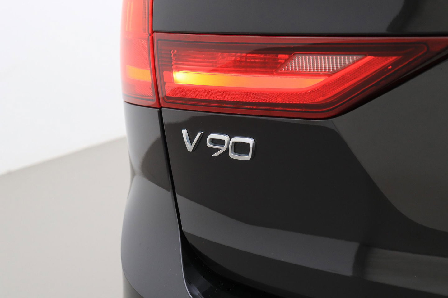 Volvo V90 2.0 T8 AWD Inscription | ACC | Trekhaak | Panoramadak | Head-Up | Camera | Keyless | Memory | Getint Glas