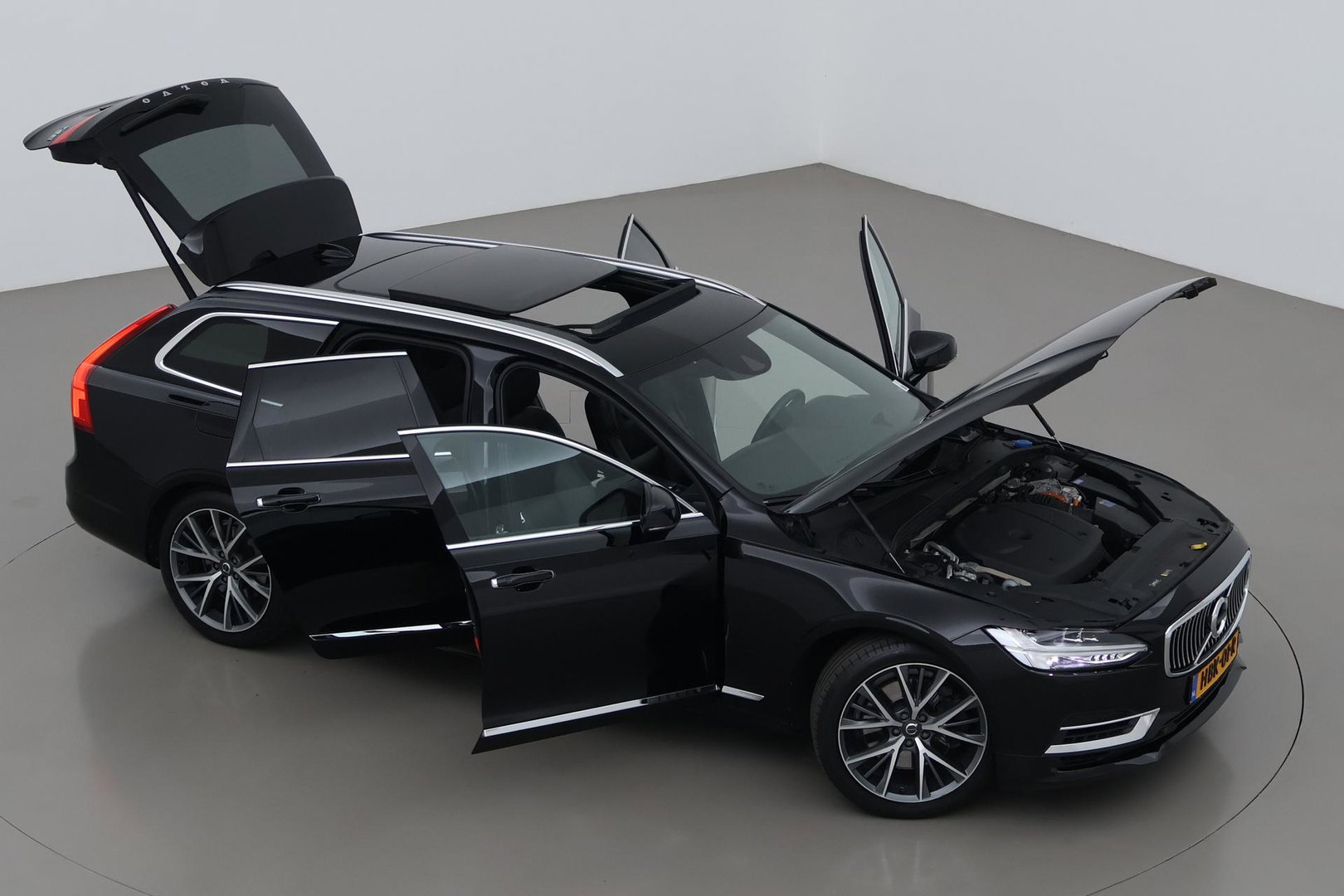Volvo V90 2.0 T8 AWD Inscription | ACC | Trekhaak | Panoramadak | Head-Up | Camera | Keyless | Memory | Getint Glas