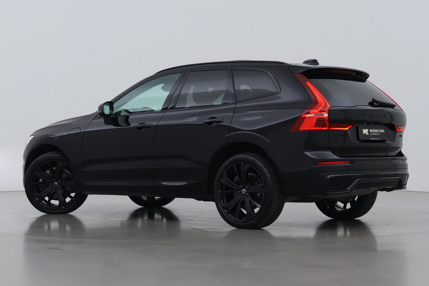 Volvo XC60 T6 Plug-in hybrid Plus Black Edition | ACC | Panoramadak | 360° Camera | Harman/Kardon | Memory | Stoel+Stuurverwarming | 21 inch
