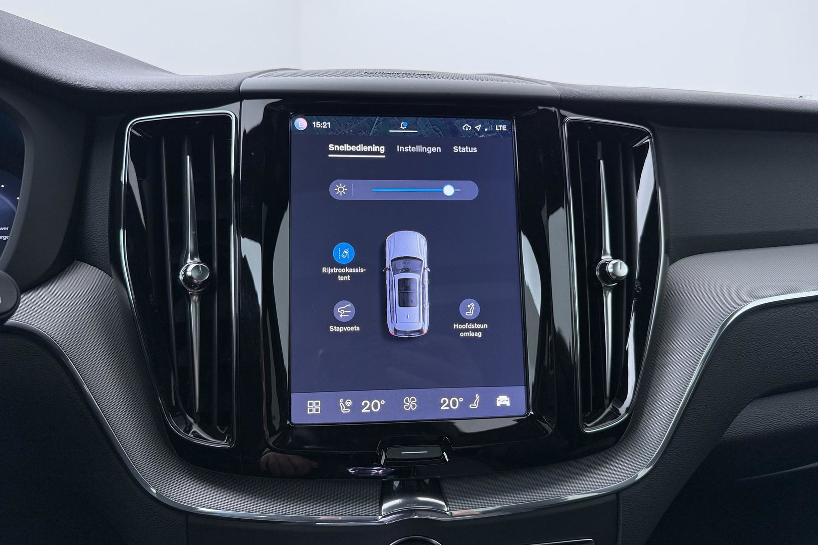 Volvo XC60 T6 Plug-in hybrid Plus Black Edition | ACC | Panoramadak | 360° Camera | Harman/Kardon | Memory | Stoel+Stuurverwarming | 21 inch