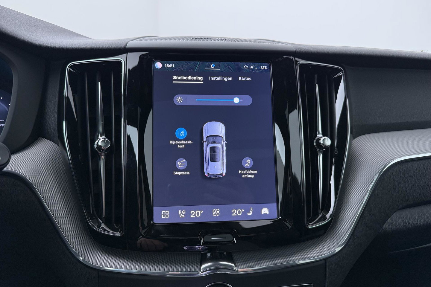 Volvo XC60 T6 Plug-in hybrid Plus Black Edition | ACC | Panoramadak | 360° Camera | Harman/Kardon | Memory | Stoel+Stuurverwarming | 21 inch