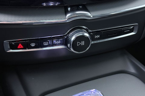 Volvo XC60 T6 Plug-in hybrid Plus Black Edition | ACC | Panoramadak | 360° Camera | Harman/Kardon | Memory | Stoel+Stuurverwarming | 21 inch