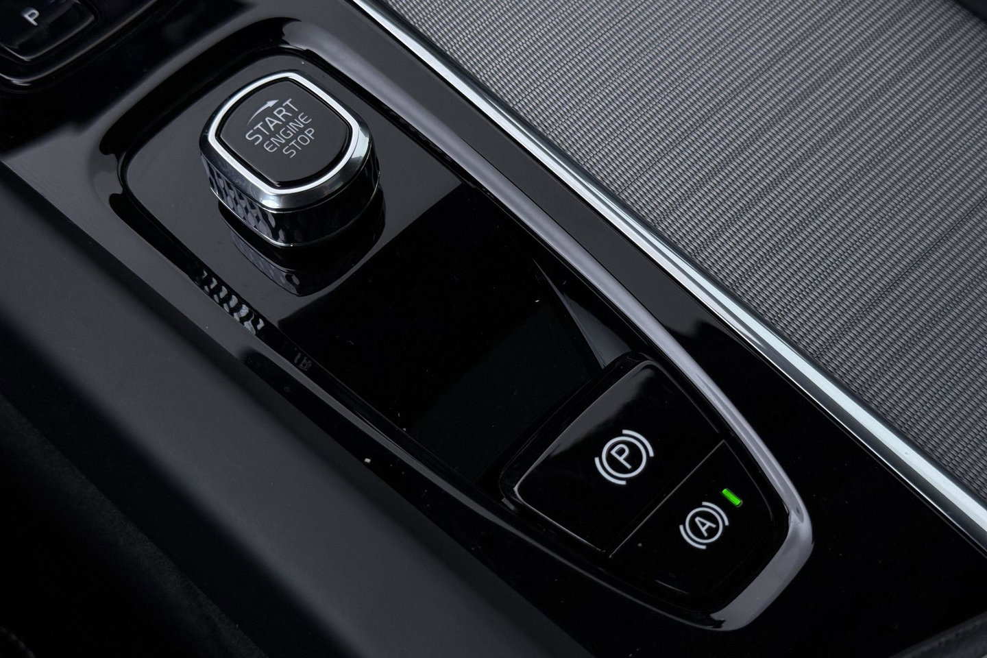 Volvo XC60 T6 Plug-in hybrid Plus Black Edition | ACC | Panoramadak | 360° Camera | Harman/Kardon | Memory | Stoel+Stuurverwarming | 21 inch