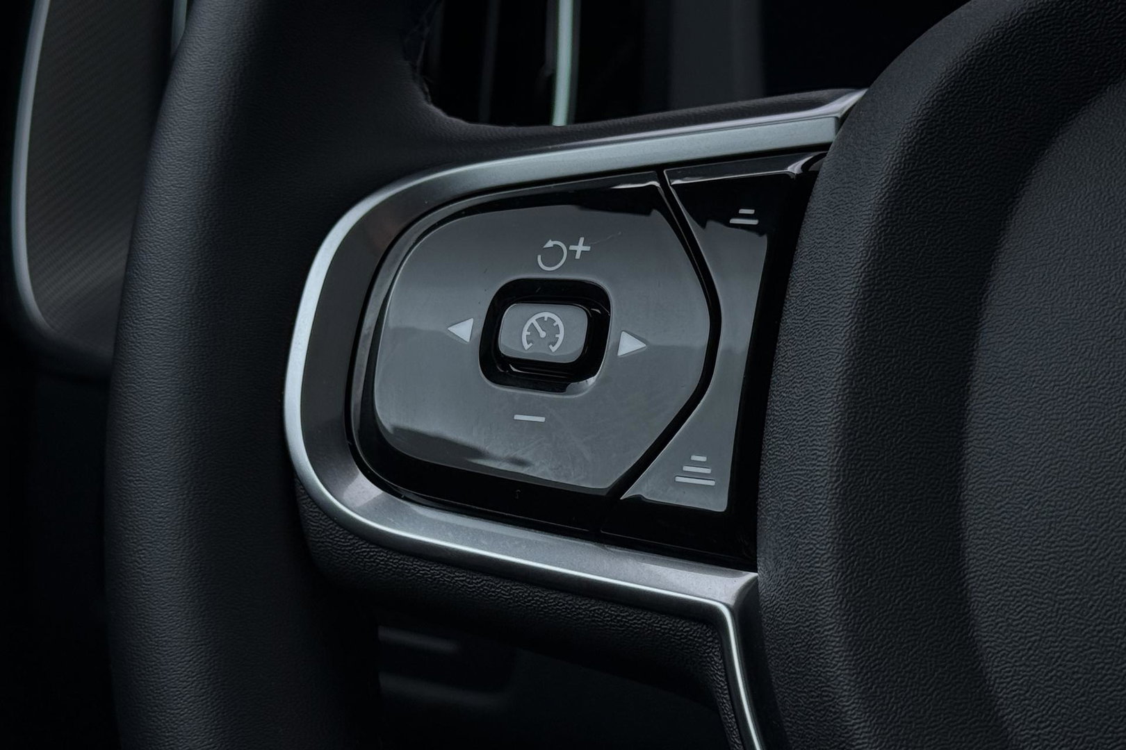 Volvo XC60 T6 Plug-in hybrid Plus Black Edition | ACC | Panoramadak | 360° Camera | Harman/Kardon | Memory | Stoel+Stuurverwarming | 21 inch