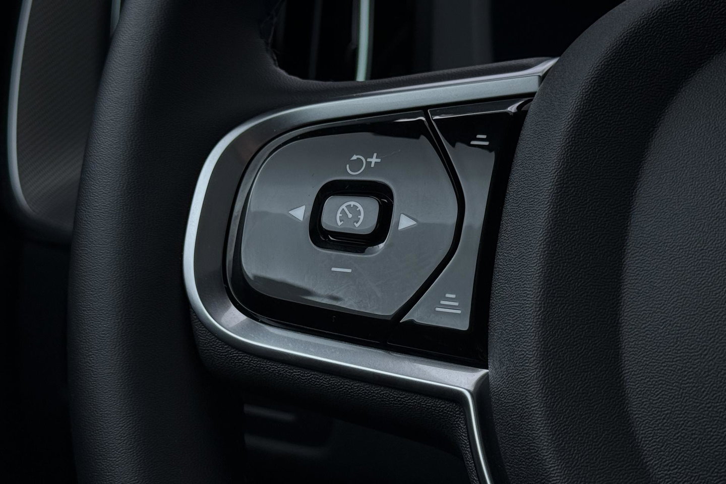 Volvo XC60 T6 Plug-in hybrid Plus Black Edition | ACC | Panoramadak | 360° Camera | Harman/Kardon | Memory | Stoel+Stuurverwarming | 21 inch