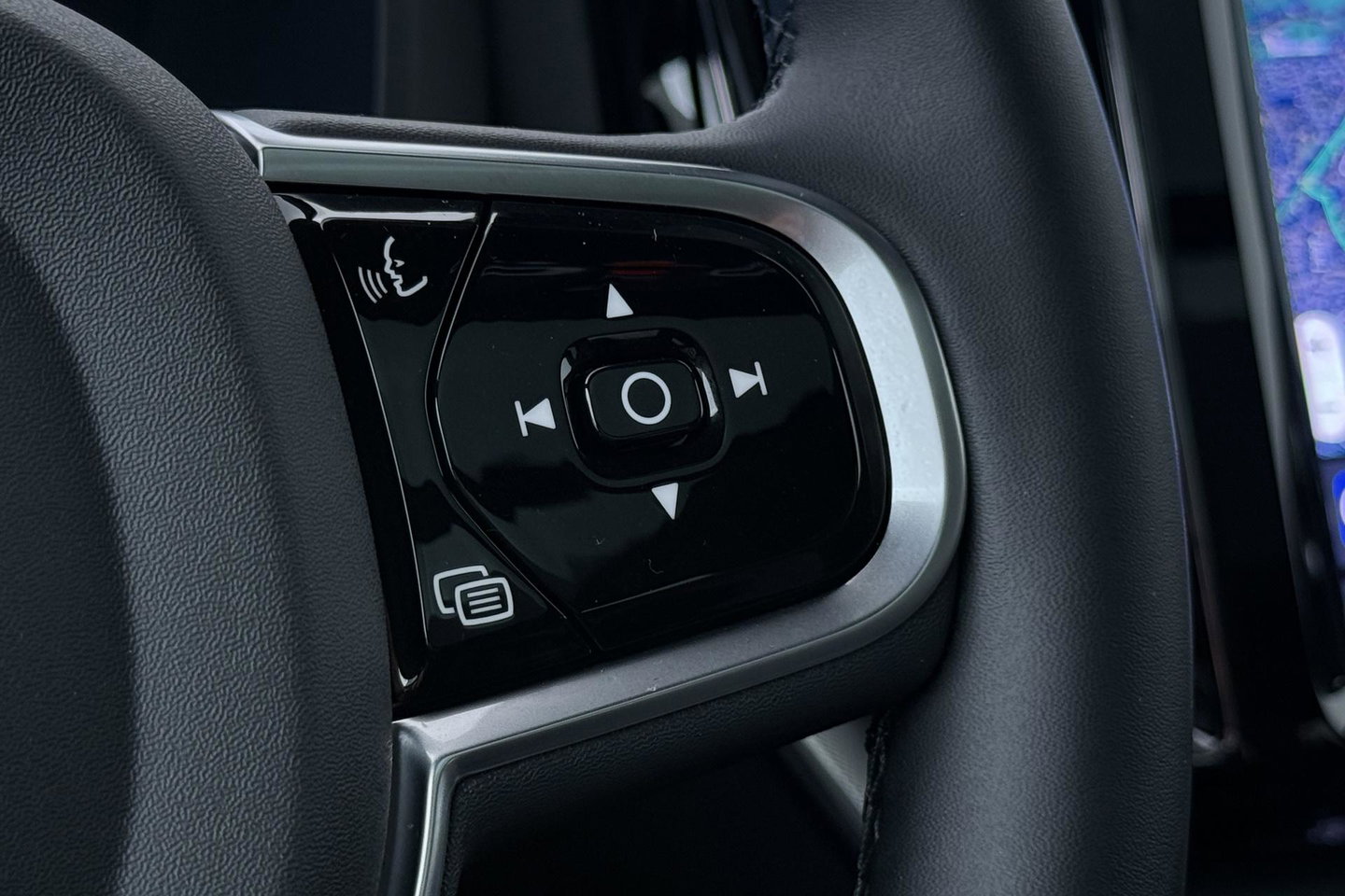 Volvo XC60 T6 Plug-in hybrid Plus Black Edition | ACC | Panoramadak | 360° Camera | Harman/Kardon | Memory | Stoel+Stuurverwarming | 21 inch