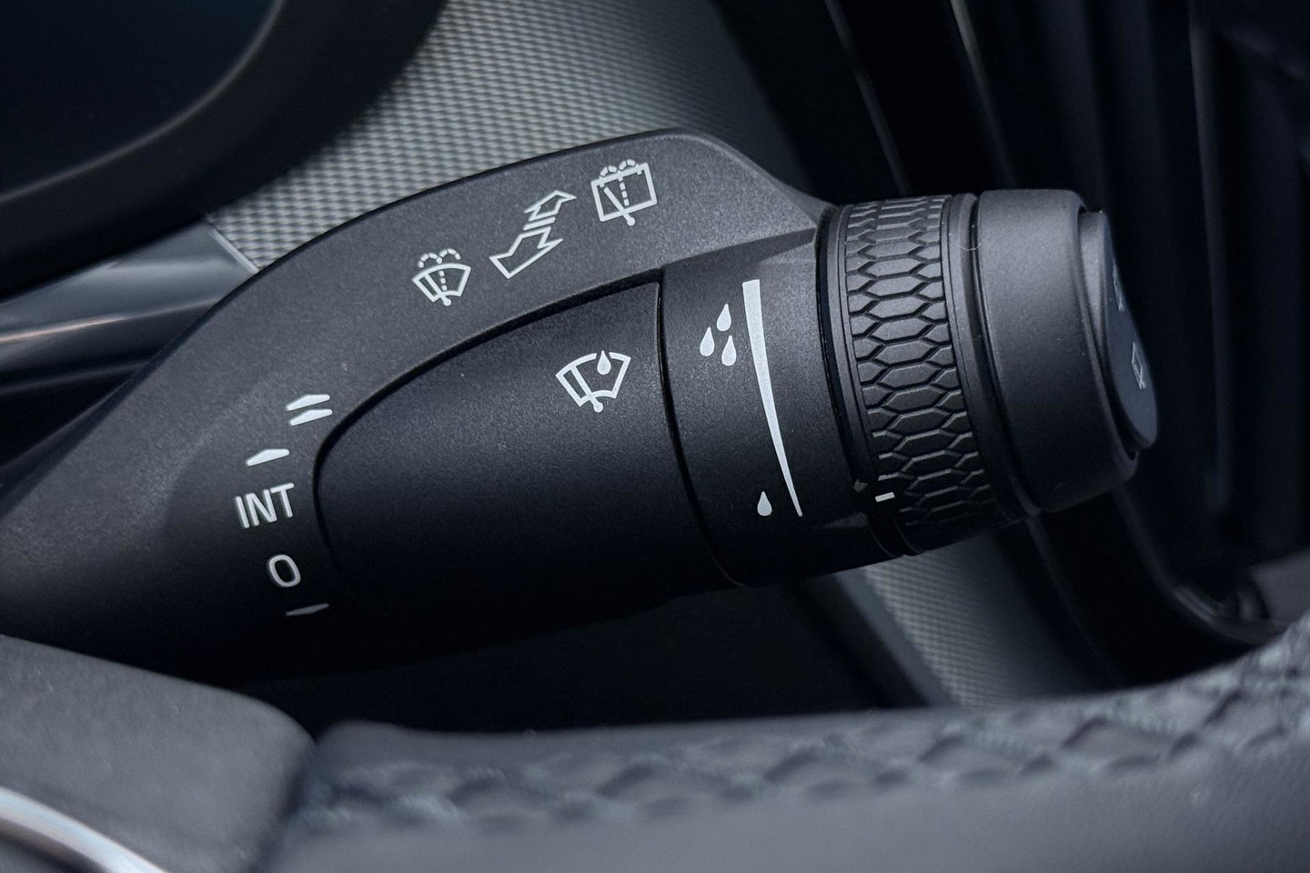 Volvo XC60 T6 Plug-in hybrid Plus Black Edition | ACC | Panoramadak | 360° Camera | Harman/Kardon | Memory | Stoel+Stuurverwarming | 21 inch