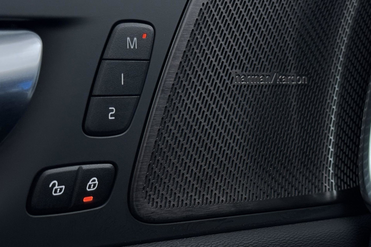 Volvo XC60 T6 Plug-in hybrid Plus Black Edition | ACC | Panoramadak | 360° Camera | Harman/Kardon | Memory | Stoel+Stuurverwarming | 21 inch