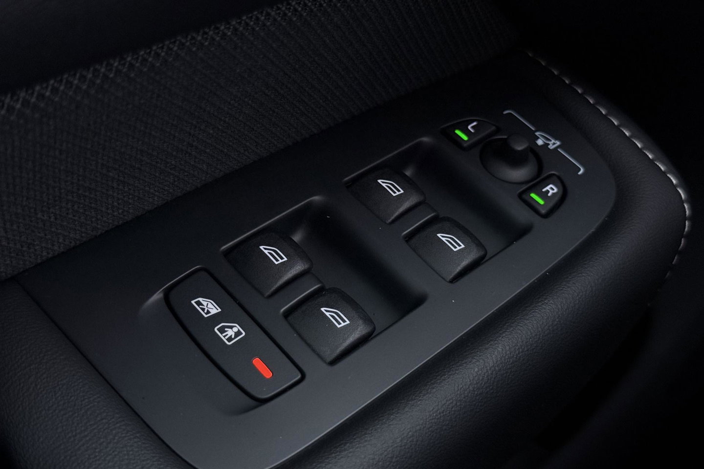Volvo XC60 T6 Plug-in hybrid Plus Black Edition | ACC | Panoramadak | 360° Camera | Harman/Kardon | Memory | Stoel+Stuurverwarming | 21 inch