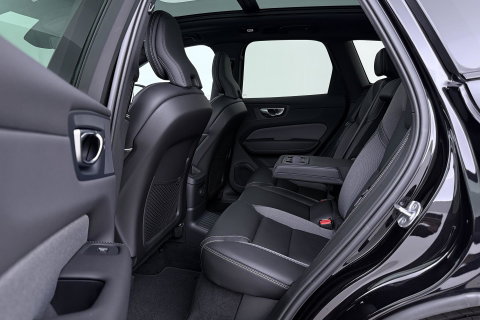 Volvo XC60 T6 Plug-in hybrid Plus Black Edition | ACC | Panoramadak | 360° Camera | Harman/Kardon | Memory | Stoel+Stuurverwarming | 21 inch