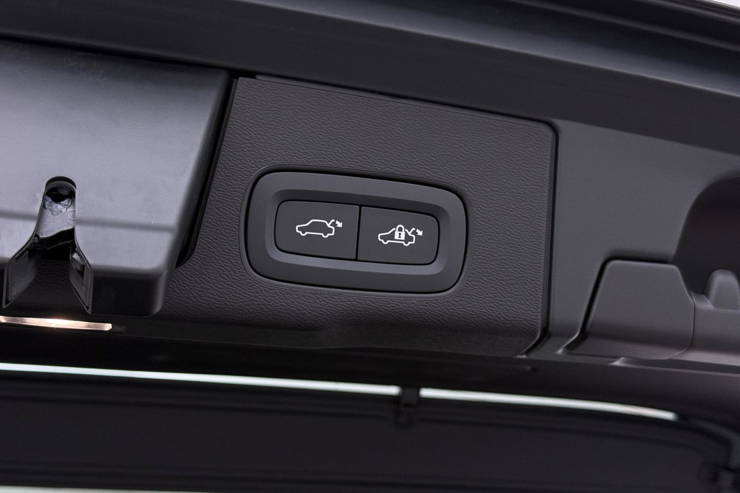 Volvo XC60 T6 Plug-in hybrid Plus Black Edition | ACC | Panoramadak | 360° Camera | Harman/Kardon | Memory | Stoel+Stuurverwarming | 21 inch