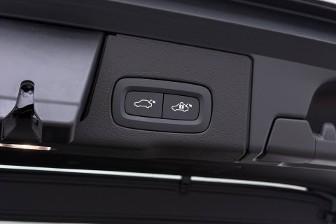 Volvo XC60 T6 Plug-in hybrid Plus Black Edition | ACC | Panoramadak | 360° Camera | Harman/Kardon | Memory | Stoel+Stuurverwarming | 21 inch