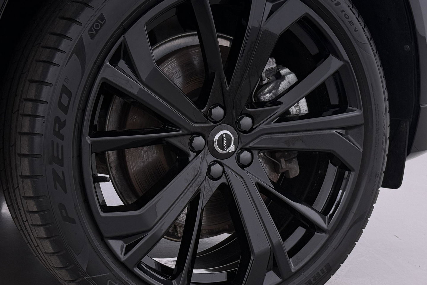Volvo XC60 T6 Plug-in hybrid Plus Black Edition | ACC | Panoramadak | 360° Camera | Harman/Kardon | Memory | Stoel+Stuurverwarming | 21 inch