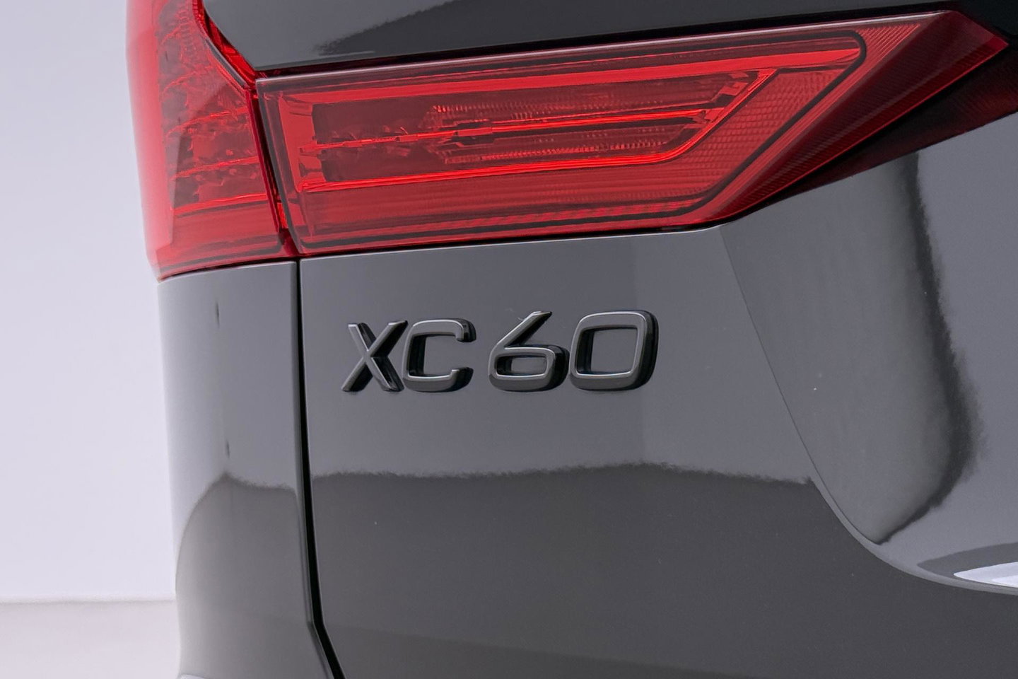 Volvo XC60 T6 Plug-in hybrid Plus Black Edition | ACC | Panoramadak | 360° Camera | Harman/Kardon | Memory | Stoel+Stuurverwarming | 21 inch