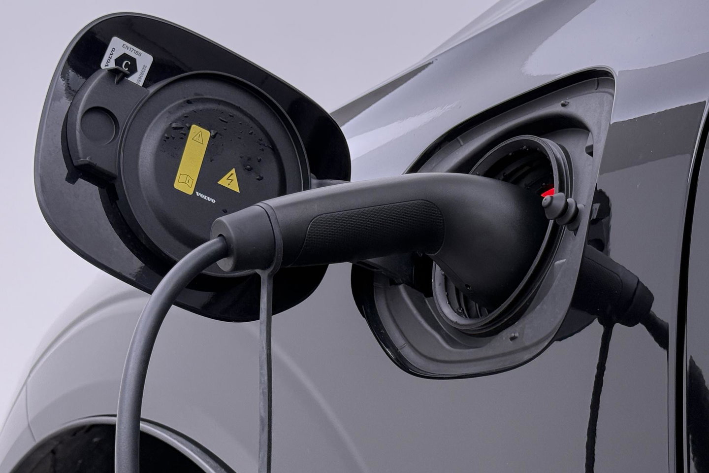 Volvo XC60 T6 Plug-in hybrid Plus Black Edition | ACC | Panoramadak | 360° Camera | Harman/Kardon | Memory | Stoel+Stuurverwarming | 21 inch