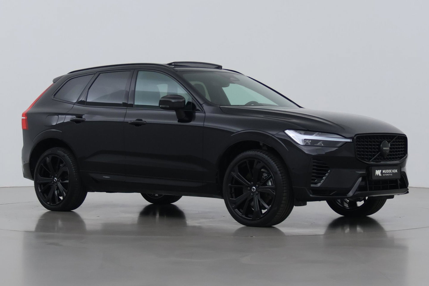 Volvo XC60 T6 Plug-in hybrid Plus Black Edition | ACC | Panoramadak | 360° Camera | Harman/Kardon | Memory | Stoel+Stuurverwarming | 21 inch