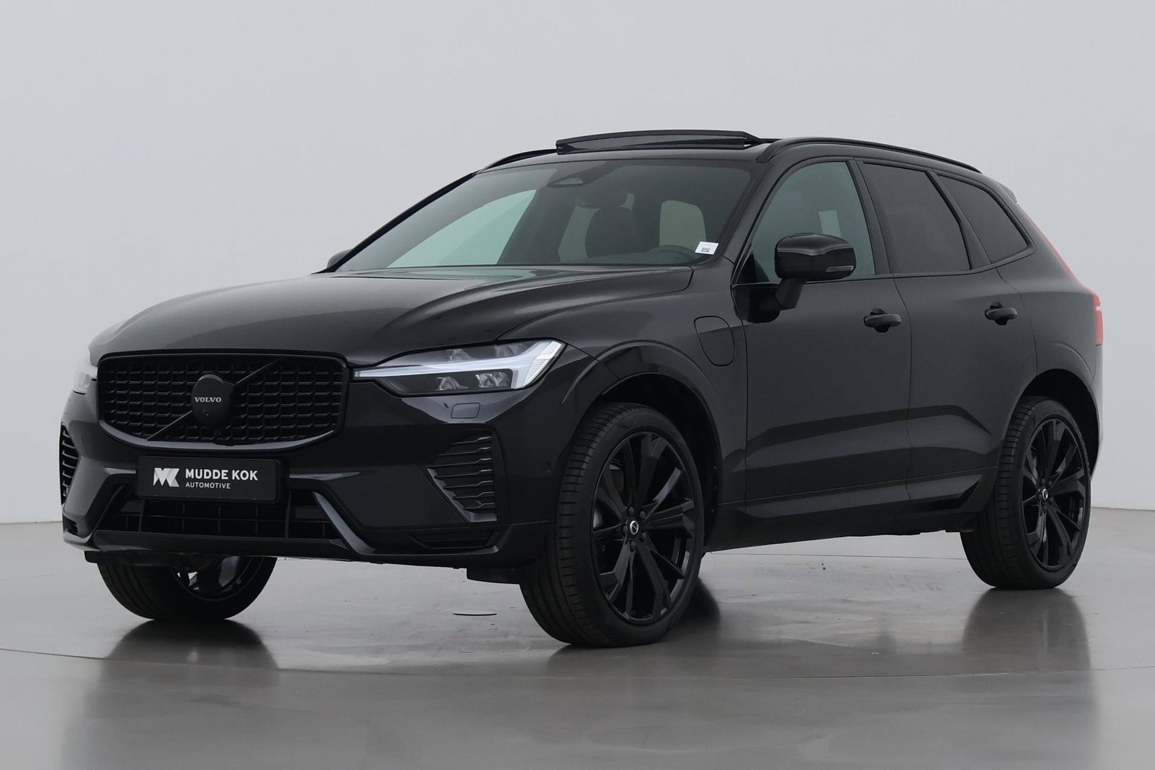 Volvo XC60 T6 Plug-in hybrid Plus Black Edition | ACC | Panoramadak | 360° Camera | Harman/Kardon | Memory | Stoel+Stuurverwarming | 21 inch