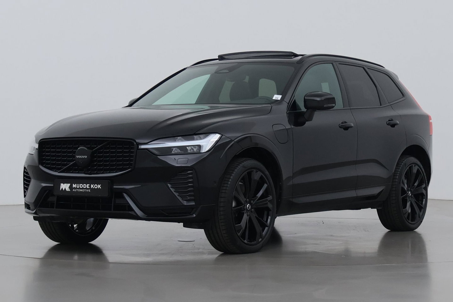 Volvo XC60 T6 Plug-in hybrid Plus Black Edition | ACC | Panoramadak | 360° Camera | Harman/Kardon | Memory | Stoel+Stuurverwarming | 21 inch