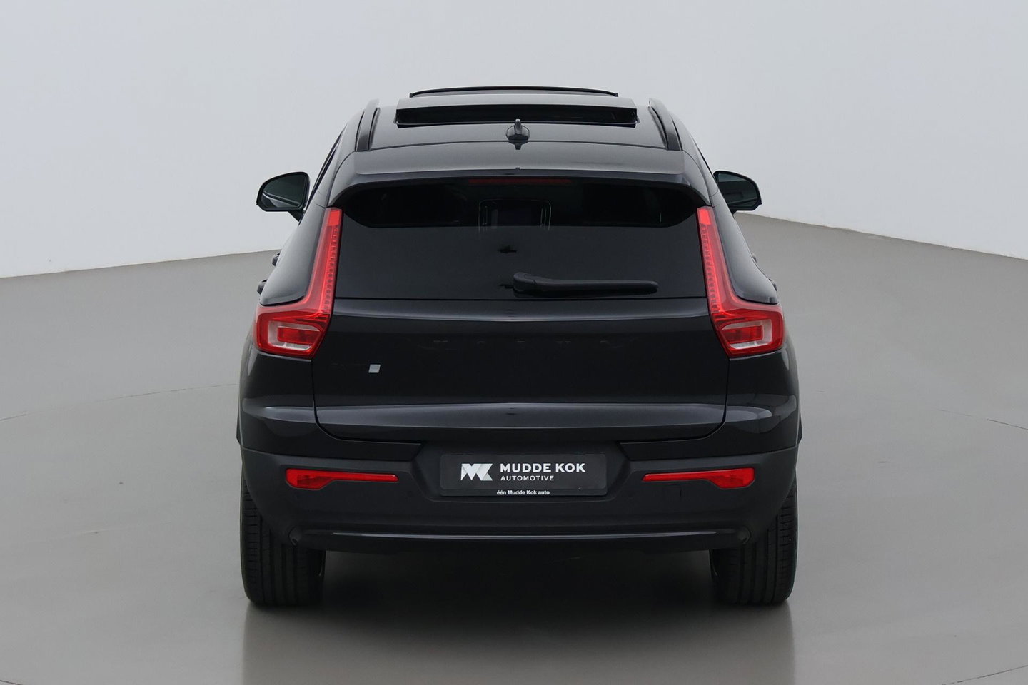 Volvo EX40 Single Motor Extended Range Plus Black Ed. 82 kWh | ACC | Panoramadak | 360° Camera | Harman/Kardon | BLIS | 20 Inch