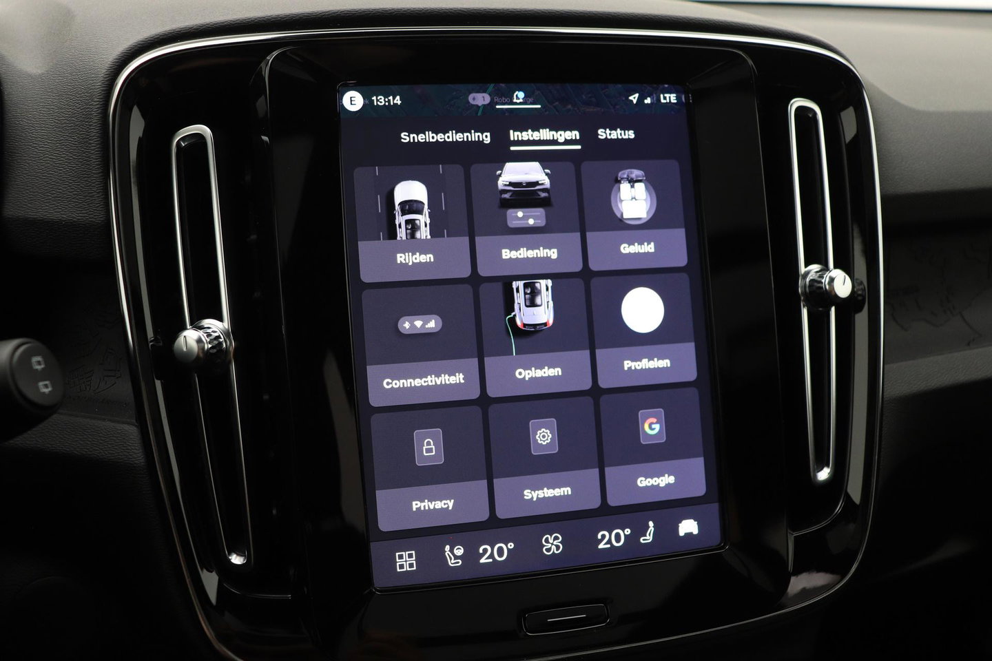 Volvo EX40 Single Motor Extended Range Plus Black Ed. 82 kWh | ACC | Panoramadak | 360° Camera | Harman/Kardon | BLIS | 20 Inch