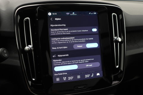 Volvo EX40 Single Motor Extended Range Plus Black Ed. 82 kWh | ACC | Panoramadak | 360° Camera | Harman/Kardon | BLIS | 20 Inch