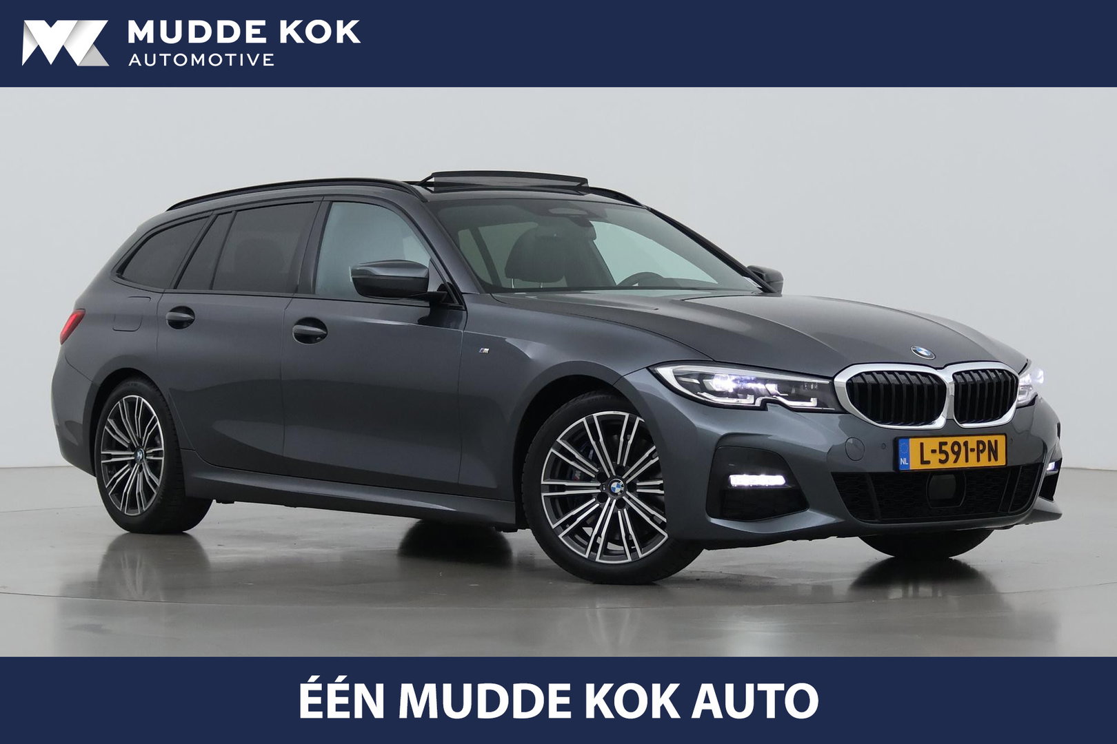 BMW 3 Serie Touring 330i High Executive | M-Sport | Panoramadak | Stoelverwarming | PDC V+A | 18 Inch