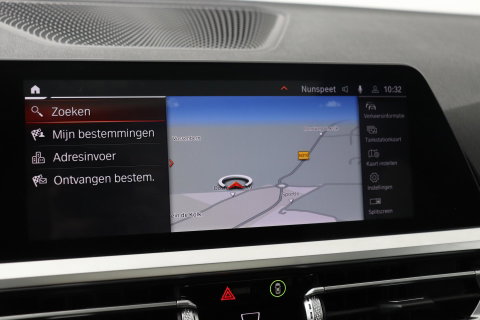 BMW 3 Serie Touring 330i High Executive | M-Sport | Panoramadak | Stoelverwarming | PDC V+A | 18 Inch
