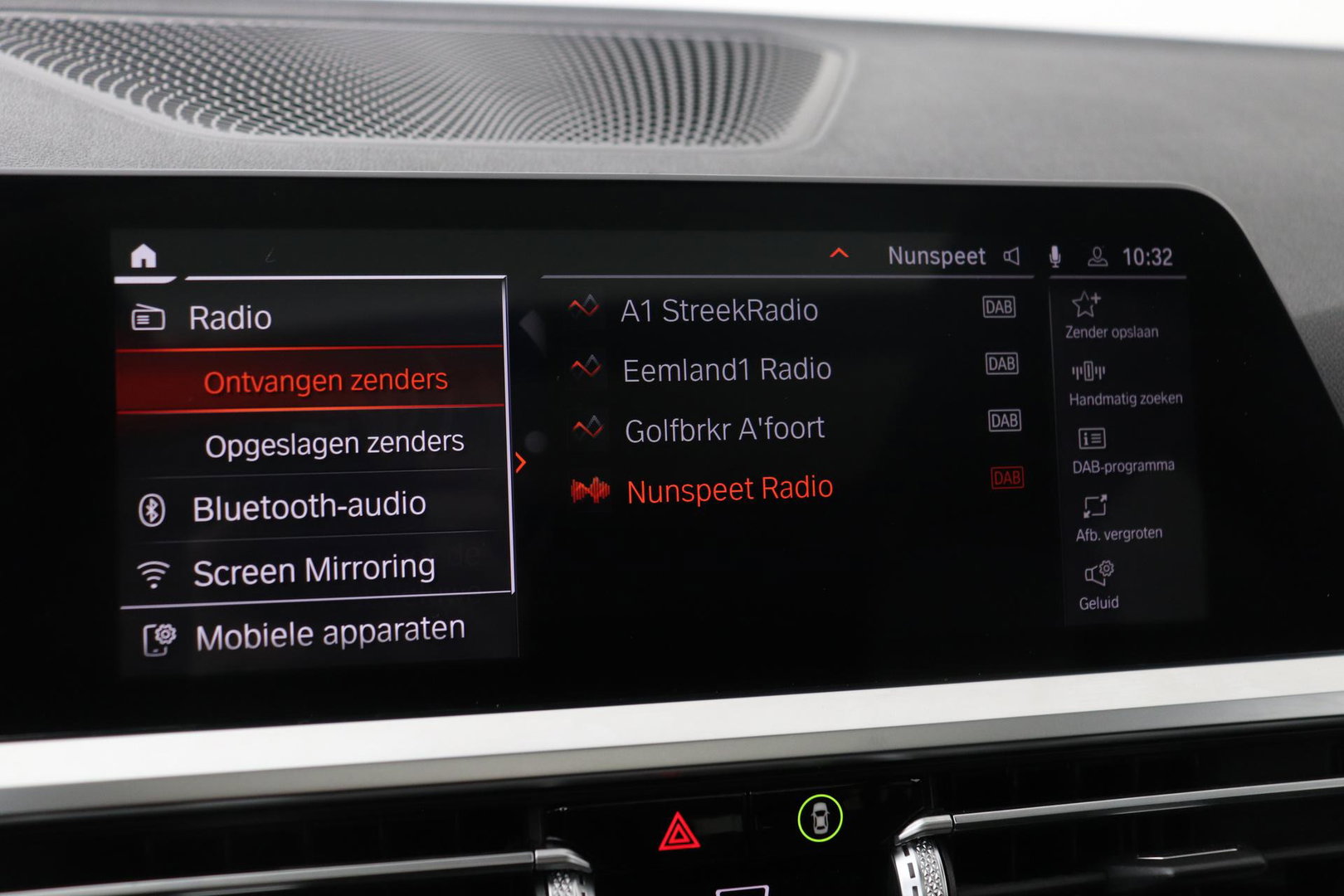 BMW 3 Serie Touring 330i High Executive | M-Sport | Panoramadak | Stoelverwarming | PDC V+A | 18 Inch