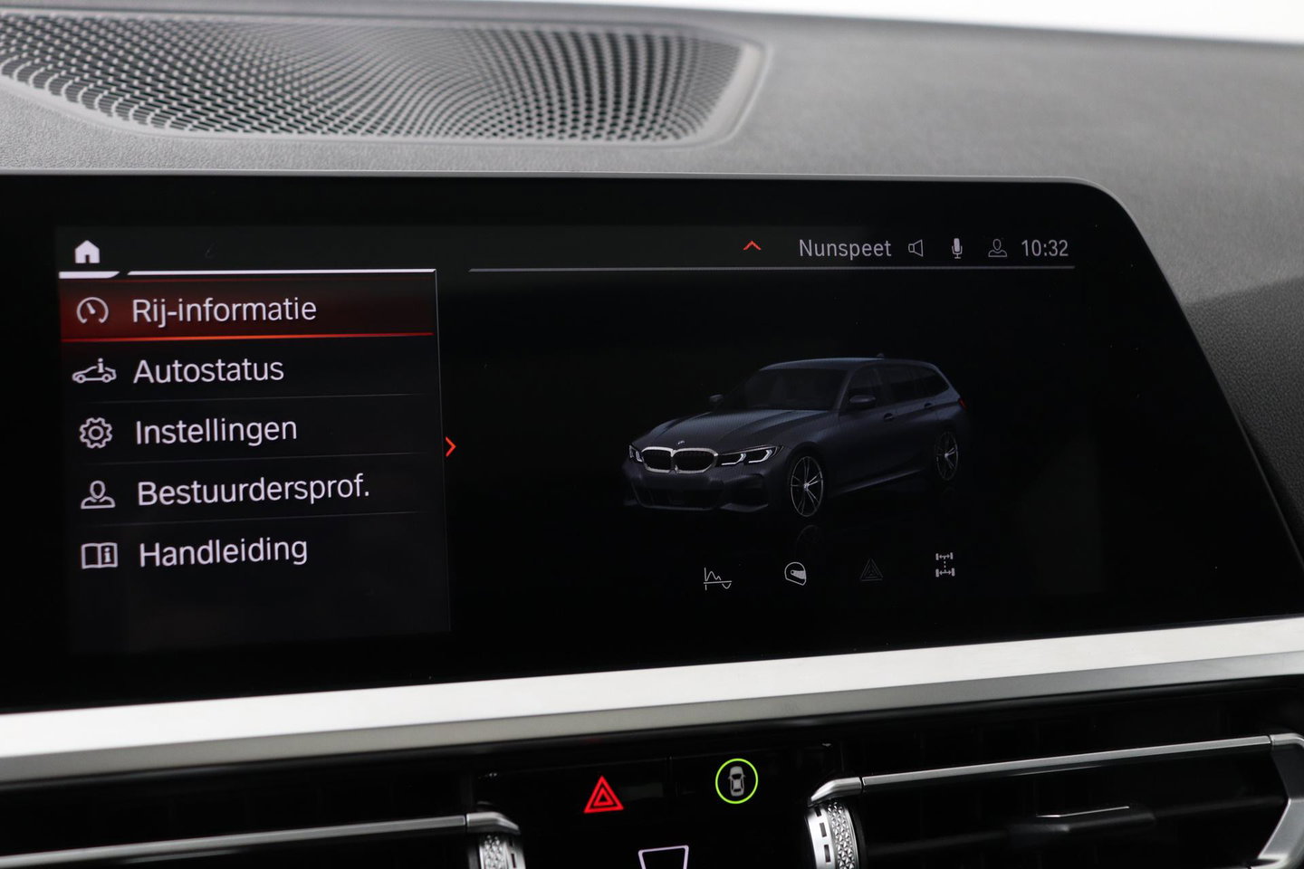 BMW 3 Serie Touring 330i High Executive | M-Sport | Panoramadak | Stoelverwarming | PDC V+A | 18 Inch
