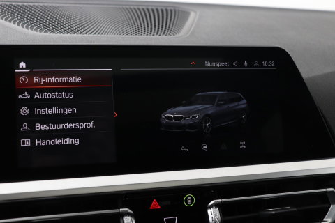 BMW 3 Serie Touring 330i High Executive | M-Sport | Panoramadak | Stoelverwarming | PDC V+A | 18 Inch
