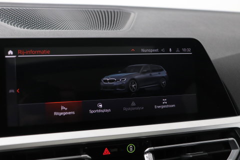 BMW 3 Serie Touring 330i High Executive | M-Sport | Panoramadak | Stoelverwarming | PDC V+A | 18 Inch