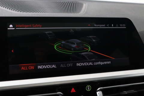 BMW 3 Serie Touring 330i High Executive | M-Sport | Panoramadak | Stoelverwarming | PDC V+A | 18 Inch