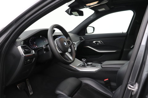 BMW 3 Serie Touring 330i High Executive | M-Sport | Panoramadak | Stoelverwarming | PDC V+A | 18 Inch