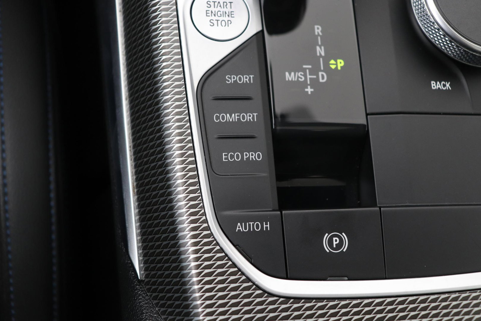 BMW 3 Serie Touring 330i High Executive | M-Sport | Panoramadak | Stoelverwarming | PDC V+A | 18 Inch