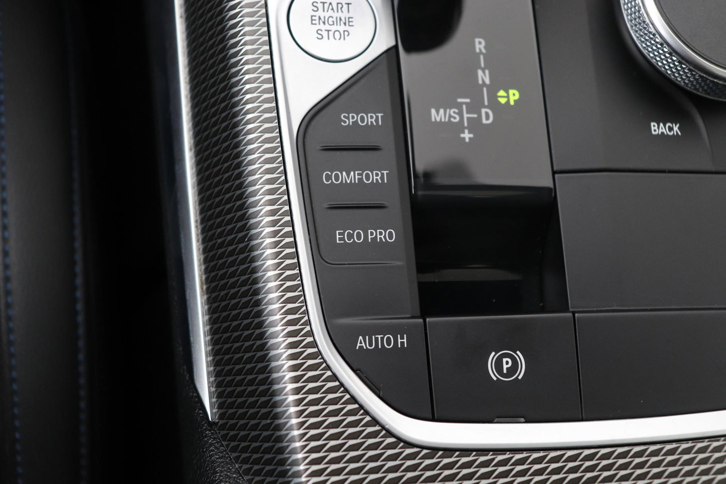 BMW 3 Serie Touring 330i High Executive | M-Sport | Panoramadak | Stoelverwarming | PDC V+A | 18 Inch
