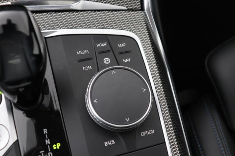 BMW 3 Serie Touring 330i High Executive | M-Sport | Panoramadak | Stoelverwarming | PDC V+A | 18 Inch
