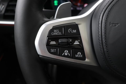 BMW 3 Serie Touring 330i High Executive | M-Sport | Panoramadak | Stoelverwarming | PDC V+A | 18 Inch