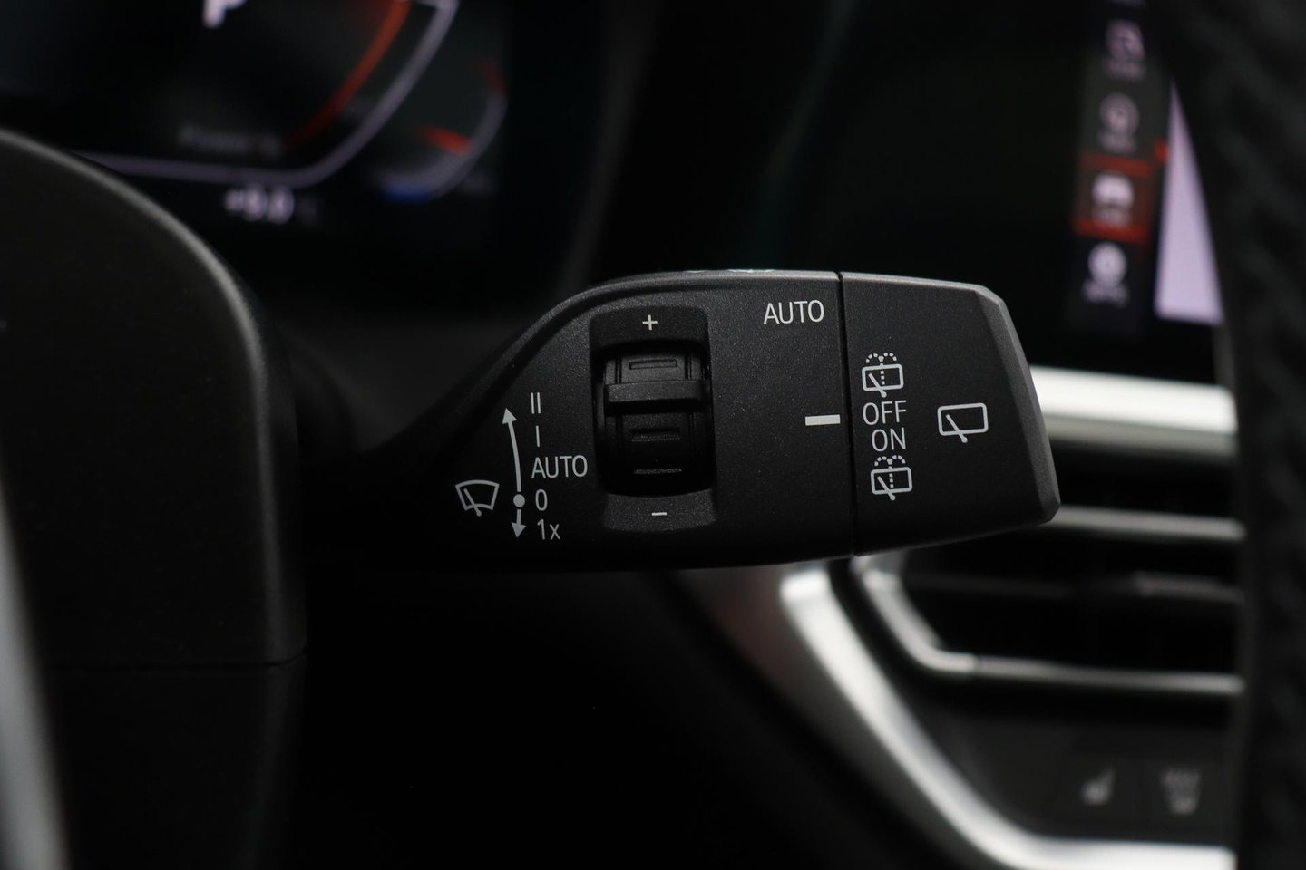 BMW 3 Serie Touring 330i High Executive | M-Sport | Panoramadak | Stoelverwarming | PDC V+A | 18 Inch