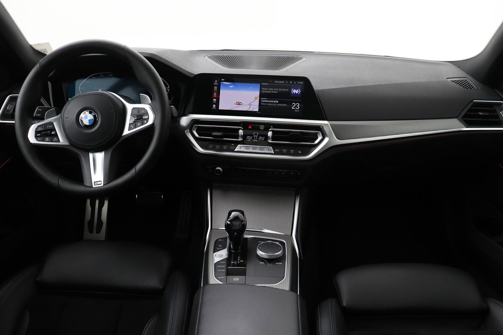 BMW 3 Serie Touring 330i High Executive | M-Sport | Panoramadak | Stoelverwarming | PDC V+A | 18 Inch
