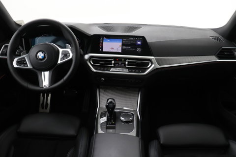 BMW 3 Serie Touring 330i High Executive | M-Sport | Panoramadak | Stoelverwarming | PDC V+A | 18 Inch
