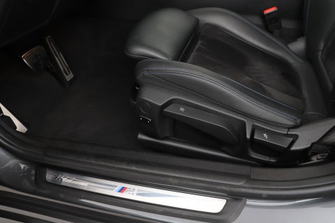BMW 3 Serie Touring 330i High Executive | M-Sport | Panoramadak | Stoelverwarming | PDC V+A | 18 Inch