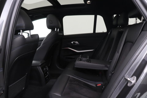 BMW 3 Serie Touring 330i High Executive | M-Sport | Panoramadak | Stoelverwarming | PDC V+A | 18 Inch