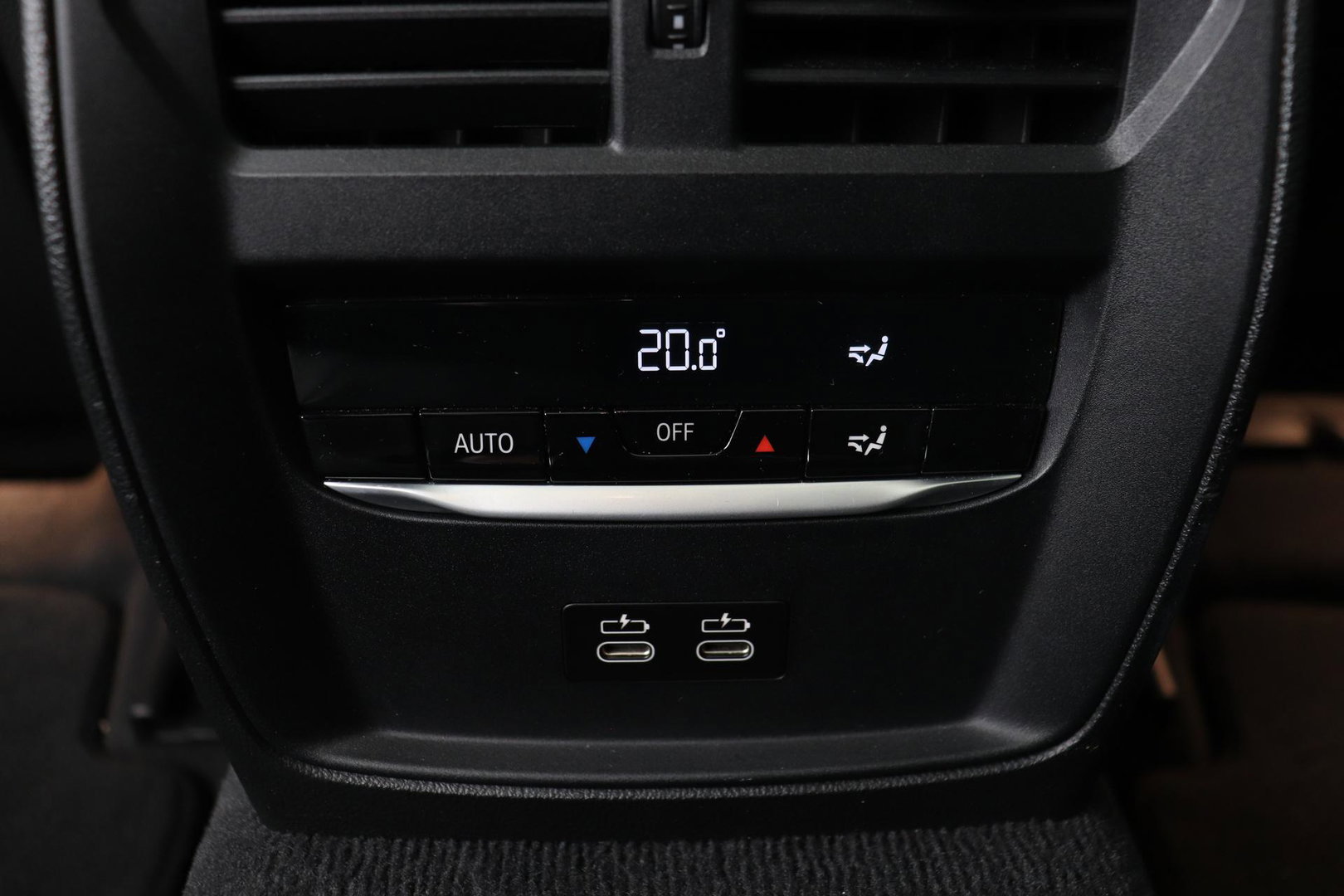 BMW 3 Serie Touring 330i High Executive | M-Sport | Panoramadak | Stoelverwarming | PDC V+A | 18 Inch
