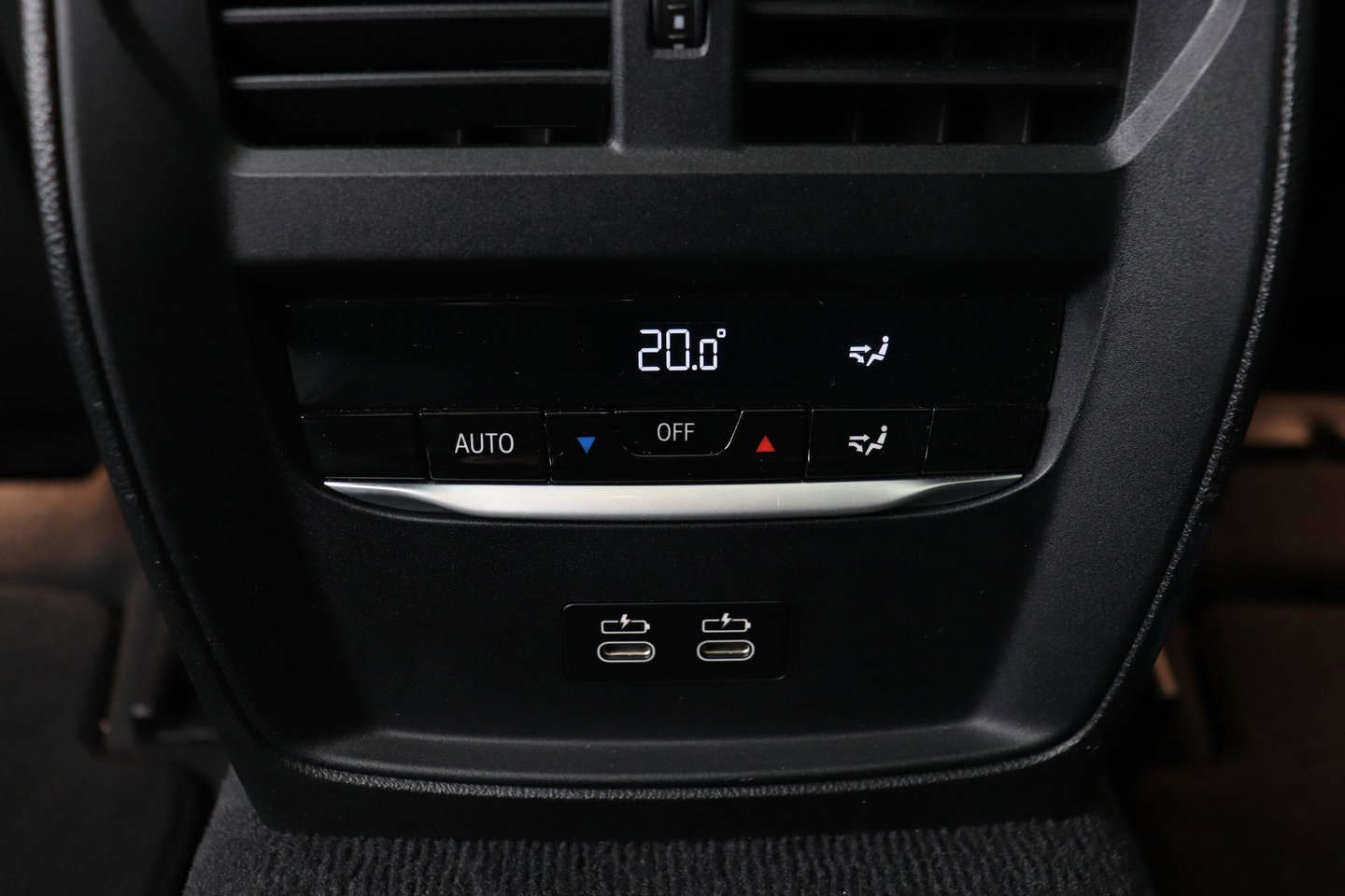BMW 3 Serie Touring 330i High Executive | M-Sport | Panoramadak | Stoelverwarming | PDC V+A | 18 Inch