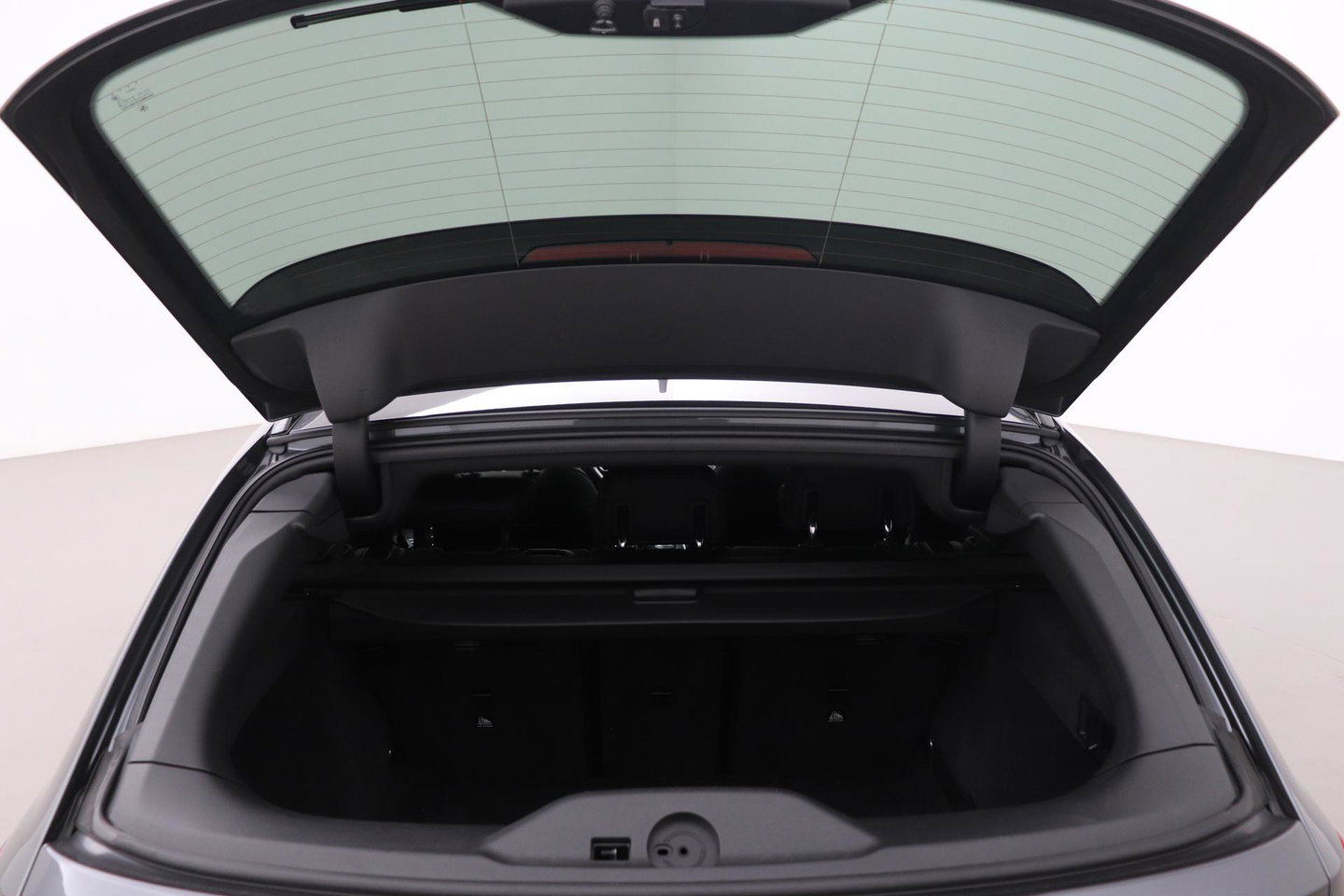 BMW 3 Serie Touring 330i High Executive | M-Sport | Panoramadak | Stoelverwarming | PDC V+A | 18 Inch