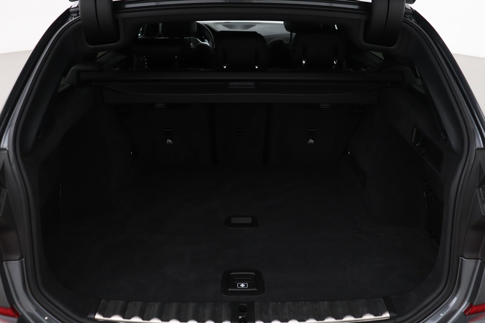 BMW 3 Serie Touring 330i High Executive | M-Sport | Panoramadak | Stoelverwarming | PDC V+A | 18 Inch