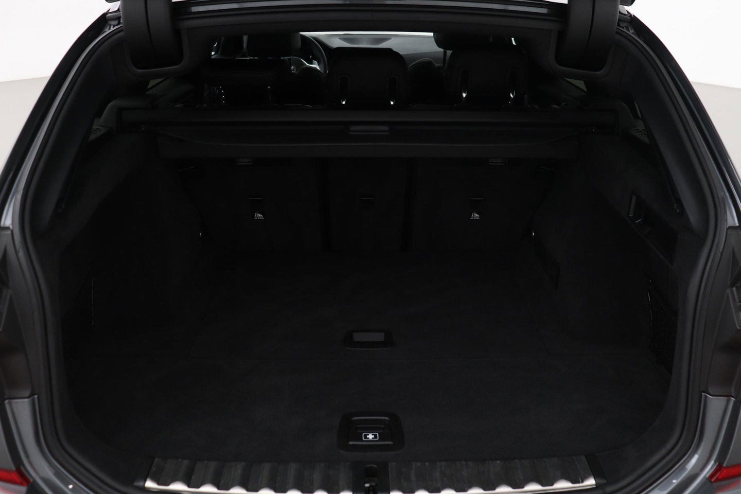 BMW 3 Serie Touring 330i High Executive | M-Sport | Panoramadak | Stoelverwarming | PDC V+A | 18 Inch