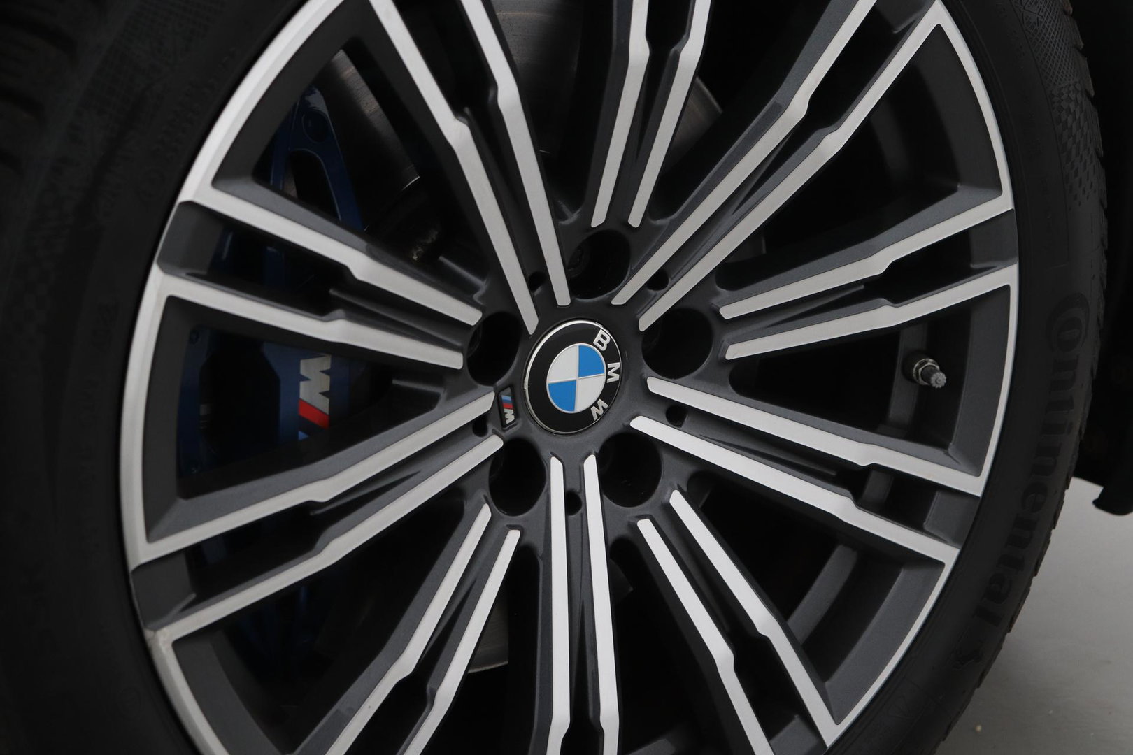 BMW 3 Serie Touring 330i High Executive | M-Sport | Panoramadak | Stoelverwarming | PDC V+A | 18 Inch